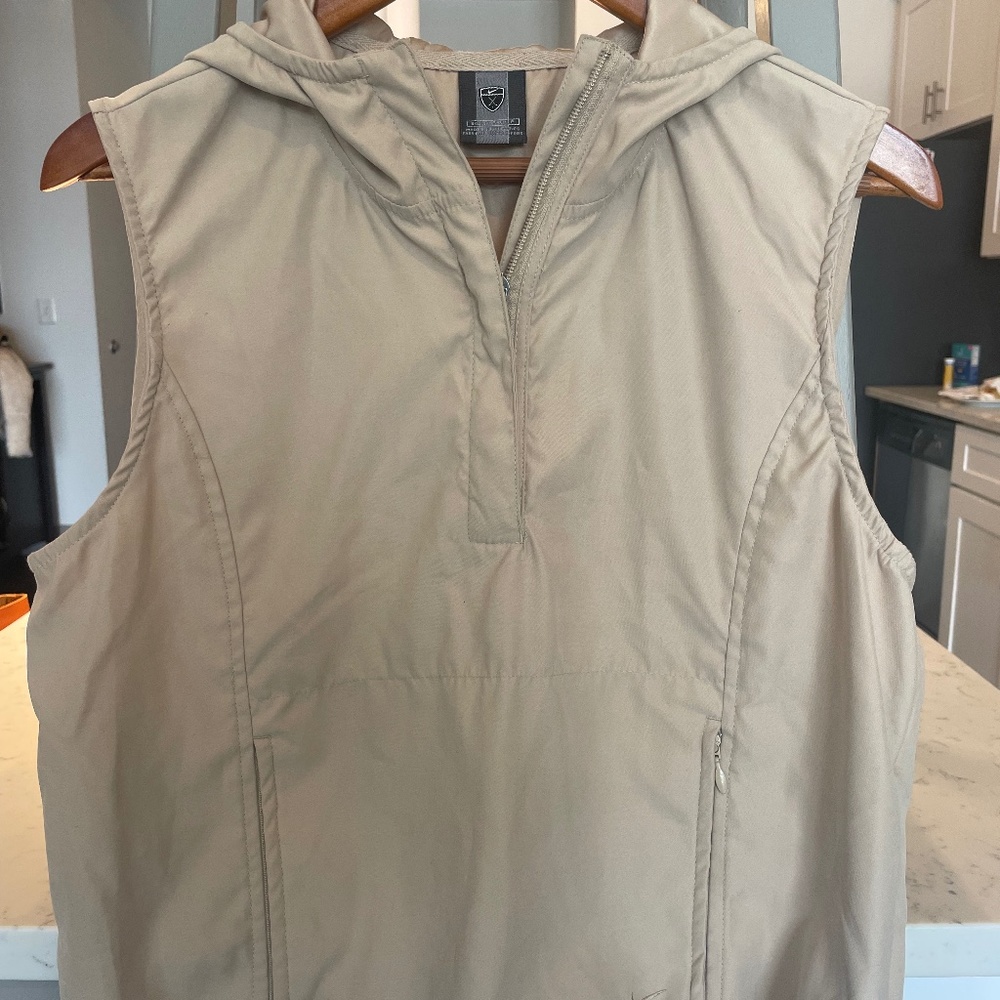Nike golf sleeveless jacket